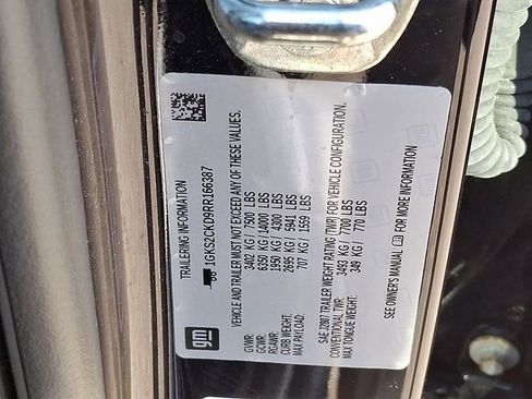 Used 2024 GMC Yukon AT4 w/ Technology Package AWD/4WD image 24