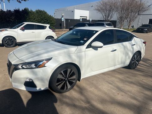 Used 2021 Nissan Altima 2.5 SV image 2