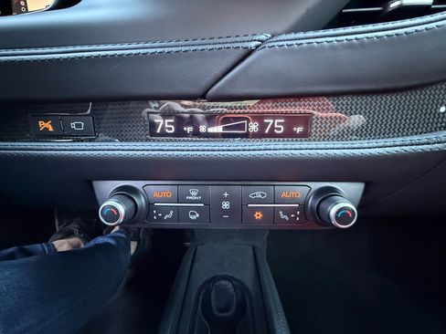 Used 2021 Ferrari F8 Tributo image 21