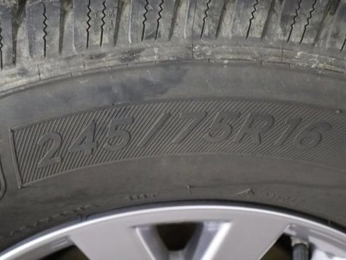 Used 2018 Toyota Tacoma SR5 RWD image 35