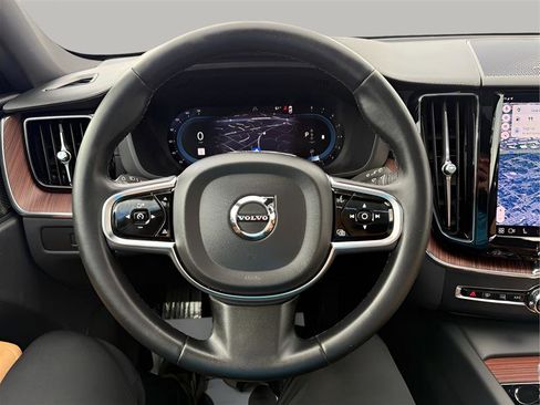 Used 2023 Volvo XC60 B5 Ultimate w/ Protection Package Premier image 15