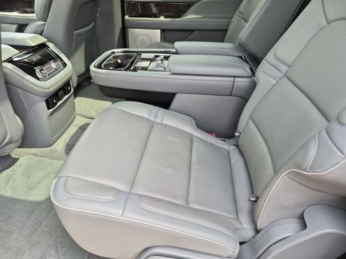Used 2018 Lincoln Navigator L Reserve w/ Technology Package AWD/4WD image 20