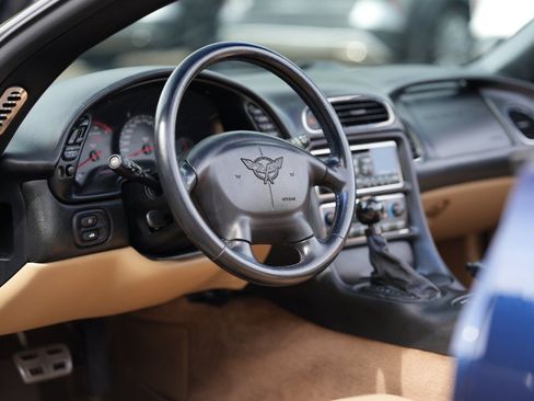 Used 2000 Chevrolet Corvette Convertible w/ Memory Pkg RWD image 30