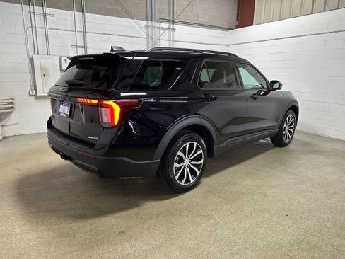 Certified 2025 Ford Explorer ST-Line image 7