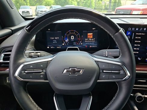 Used 2024 Chevrolet Traverse Z71 w/ Enhanced Driving Package AWD/4WD image 19