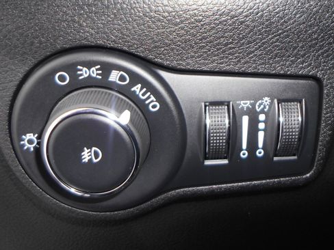 Certified 2024 Jeep Compass Limited image 17