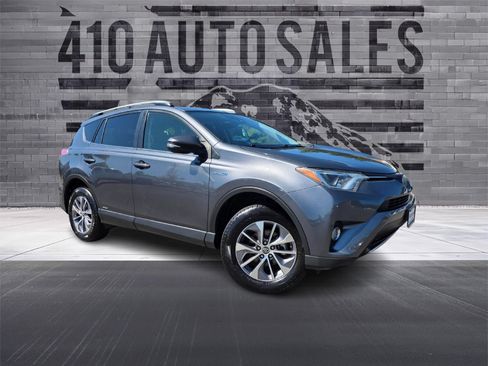 Used 2018 Toyota RAV4 XLE AWD/4WD image 1
