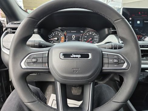 Used 2024 Jeep Compass Latitude image 5