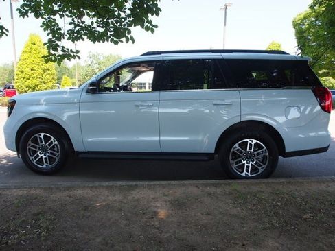 Certified 2025 Ford Expedition Active RWD image 4