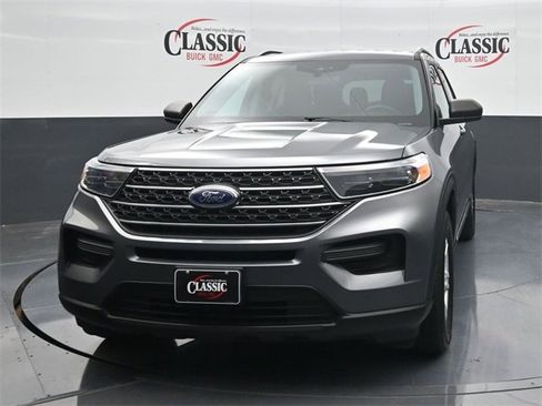 Used 2022 Ford Explorer XLT image 4