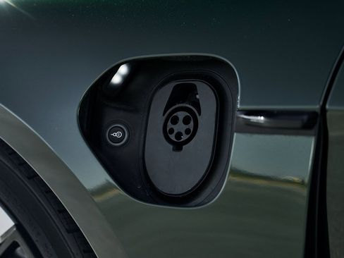 Used 2025 Porsche Taycan Turbo S w/ Premium Package image 9