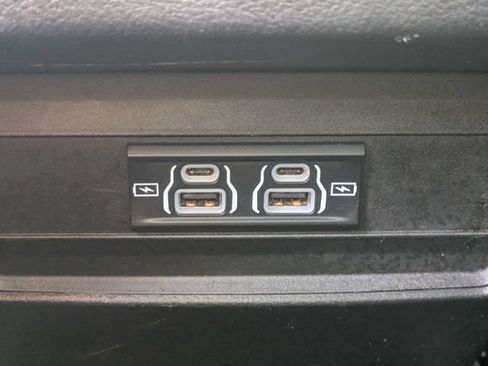 Used 2023 Jeep Grand Cherokee Laredo RWD image 14