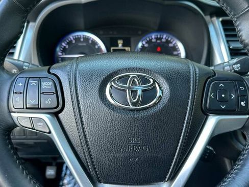 Used 2014 Toyota Highlander XLE image 24