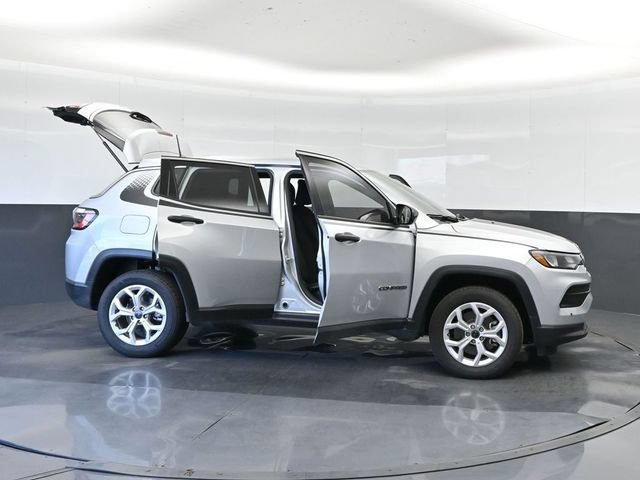 Used 2025 Jeep Compass Sport w/ Mopar Graphics Package AWD/4WD image 34