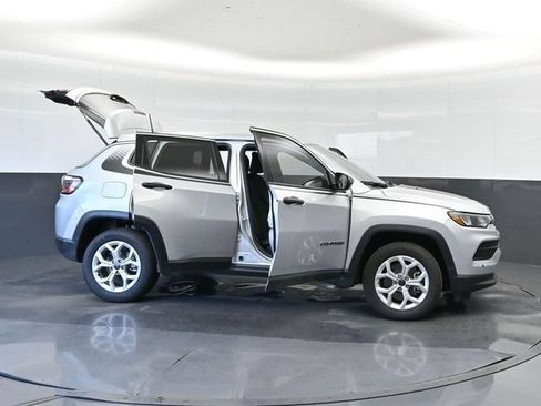 Used 2025 Jeep Compass Sport w/ Mopar Graphics Package AWD/4WD image 34