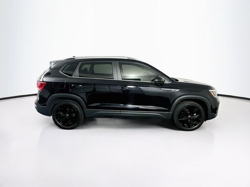 Used 2023 Volkswagen Taos SE w/ Black Wheel Package FWD image 10