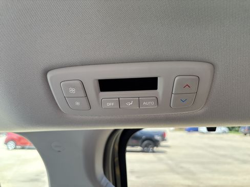 Used 2024 Kia Carnival EX FWD image 20