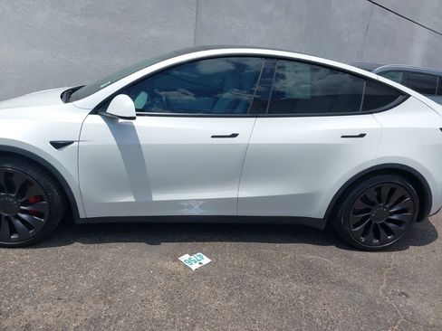 Used 2021 Tesla Model Y Performance AWD/4WD image 2