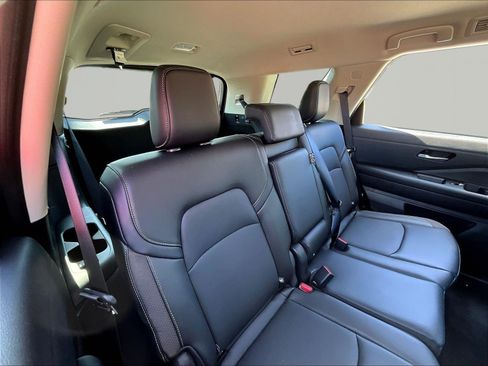 Used 2026 Nissan Pathfinder SL AWD/4WD image 25