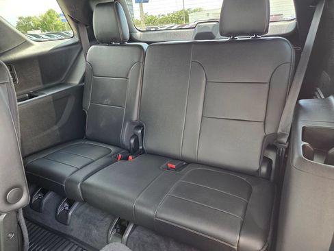 Used 2023 Chevrolet Traverse LT FWD image 6