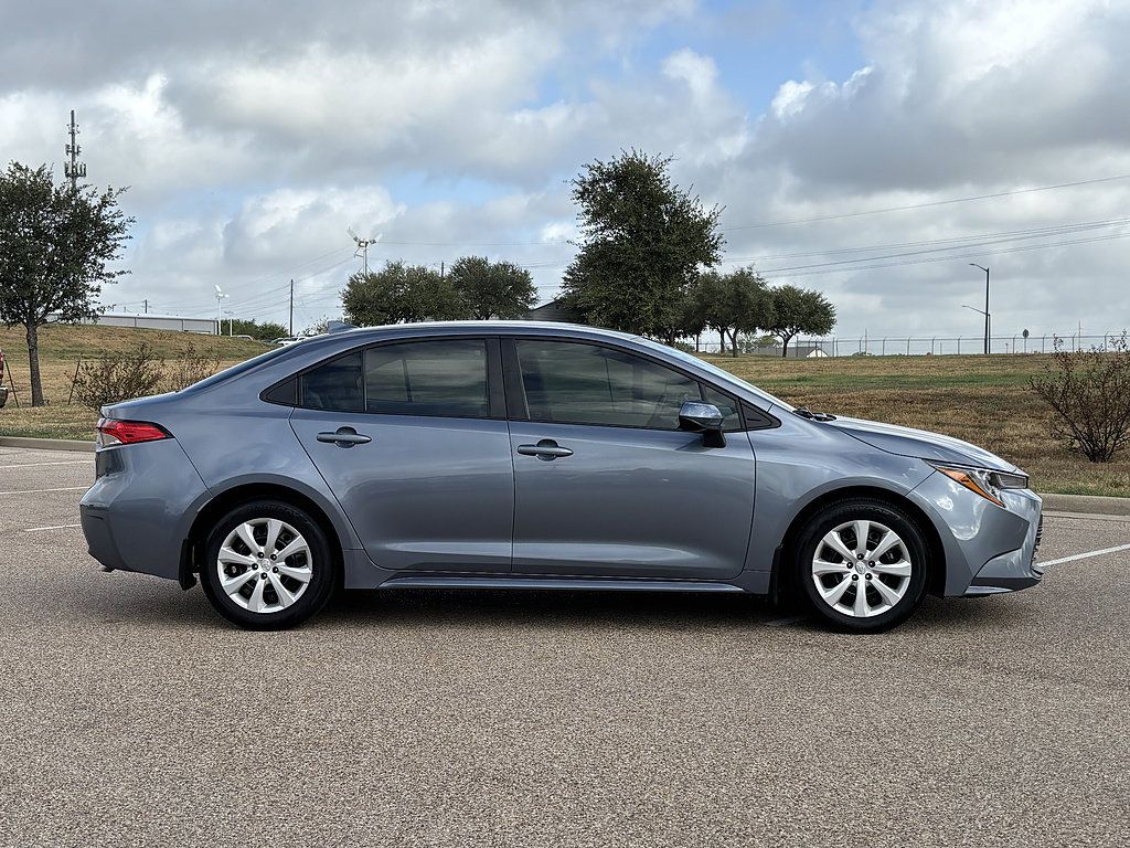 Used 2025 Toyota Corolla LE FWD image 6