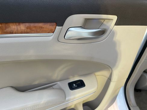 Used 2013 Chrysler 300 C w/ Light Group image 33