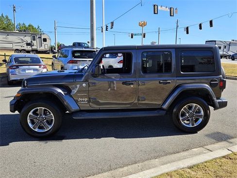 Used 2019 Jeep Wrangler Unlimited Sahara image 4