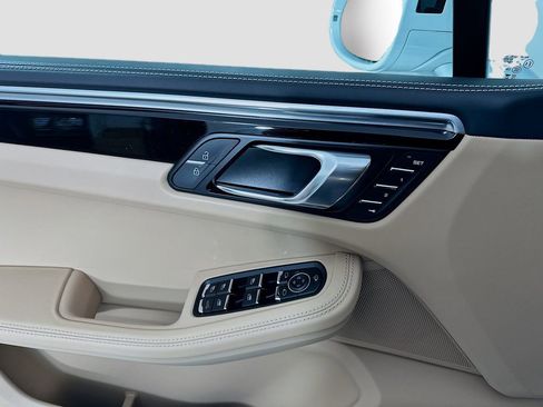 Certified 2023 Porsche Macan w/ Premium Package Plus AWD/4WD image 20