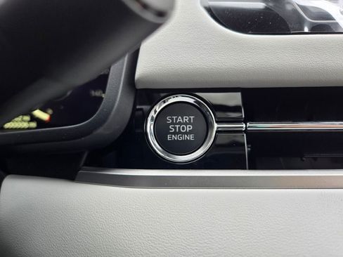 New 2025 Mitsubishi Outlander SE image 23