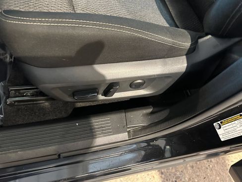 Used 2025 Nissan Rogue SV FWD image 22