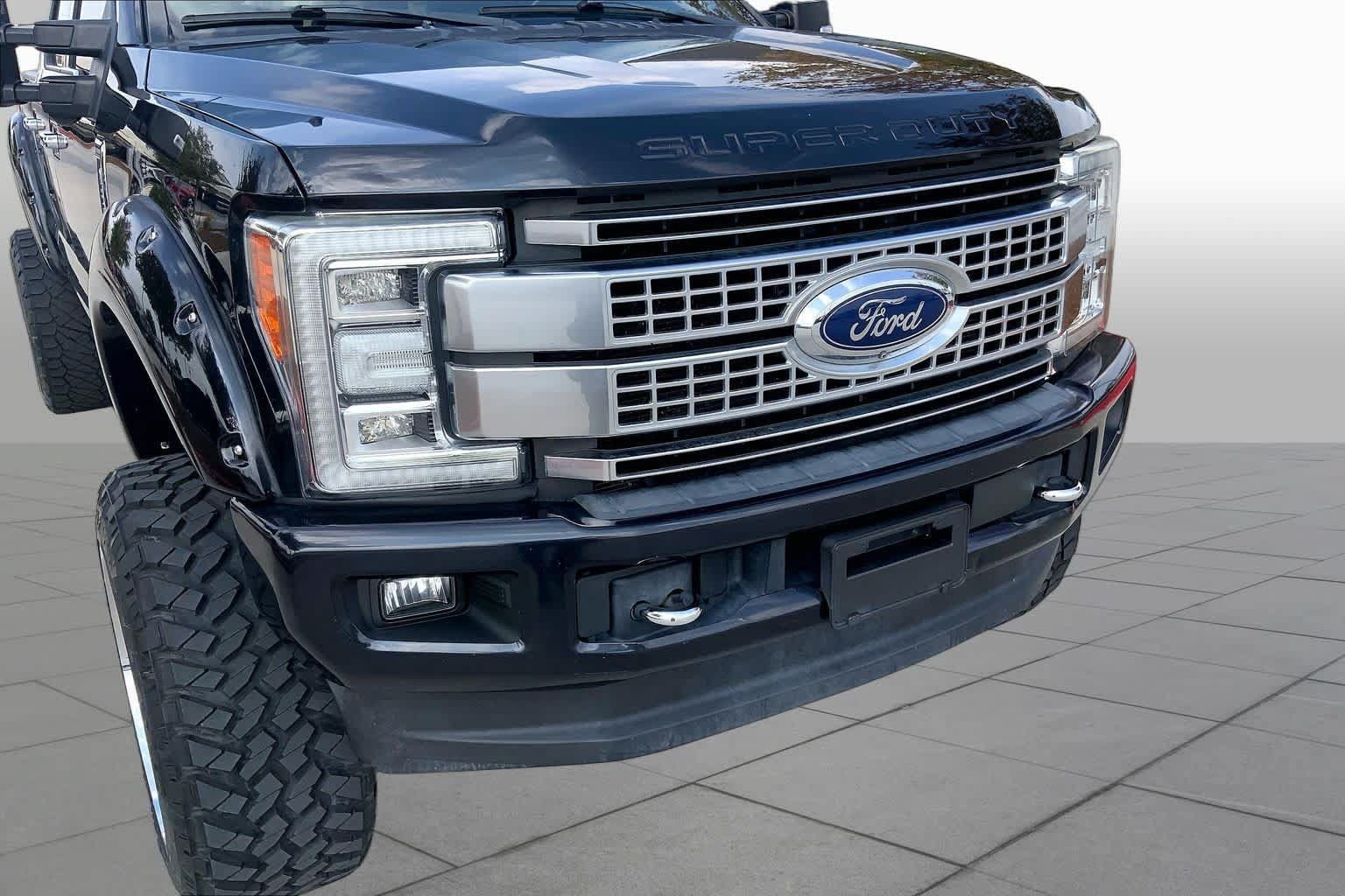 Used 2019 Ford F250 Platinum w/ Platinum Ultimate Package AWD/4WD image 31