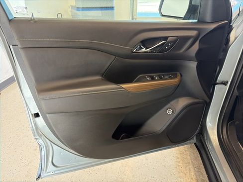 Used 2023 GMC Acadia SLE w/ Driver Convenience Package image 39