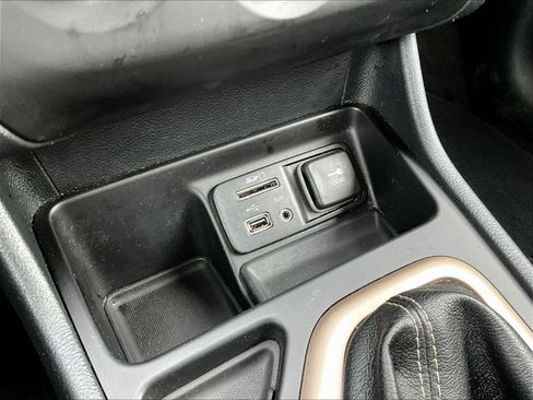 Used 2016 Jeep Cherokee Sport FWD image 15
