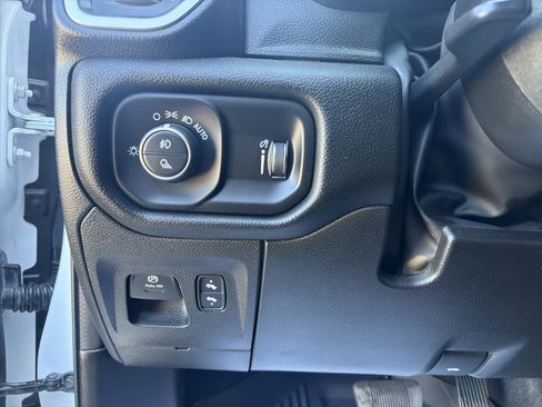 Used 2023 RAM 1500 Big Horn AWD/4WD image 18