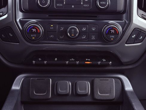 Used 2018 Chevrolet Silverado 1500 LT w/ All Star Edition image 38