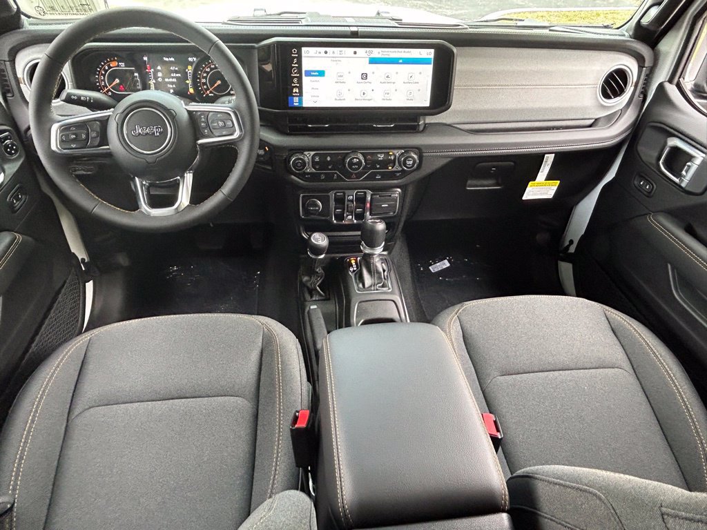 Used 2024 Jeep Wrangler Unlimited Sahara AWD/4WD image 31