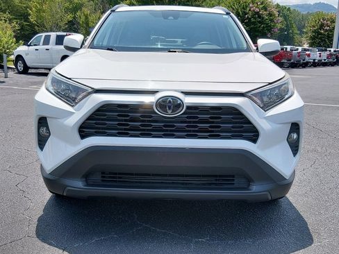 Used 2019 Toyota RAV4 XLE Premium FWD image 9
