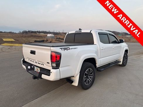 Used 2022 Toyota Tacoma TRD Sport w/ TRD Premium Sport Package image 3