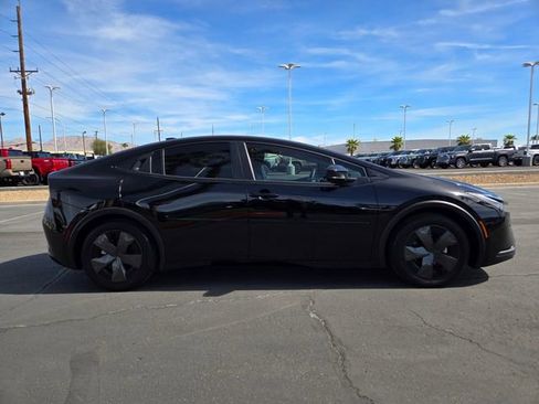 Used 2025 Toyota Prius LE image 3