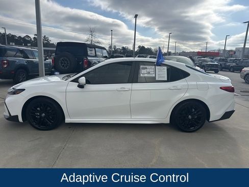 Used 2025 Toyota Camry SE image 4