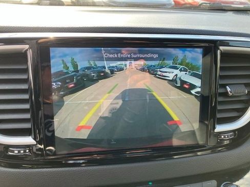 Used 2025 Chrysler Pacifica Select FWD image 19