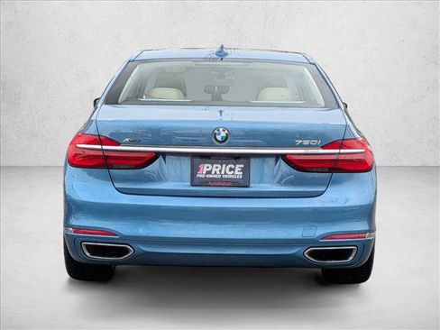 Used 2019 BMW 750i xDrive w/ Executive Package image 7
