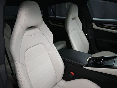 Certified 2025 Porsche Panamera image 29