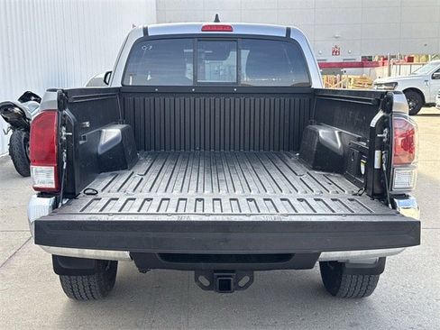 Used 2021 Toyota Tacoma TRD Off-Road w/ TRD Premium Off Road Package image 32