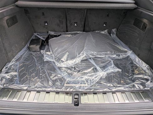 New 2026 BMW X6 xDrive40i w/ Climate Comfort Package image 34