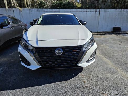 Used 2024 Nissan Altima 2.5 SR w/ SR Premium Package image 3