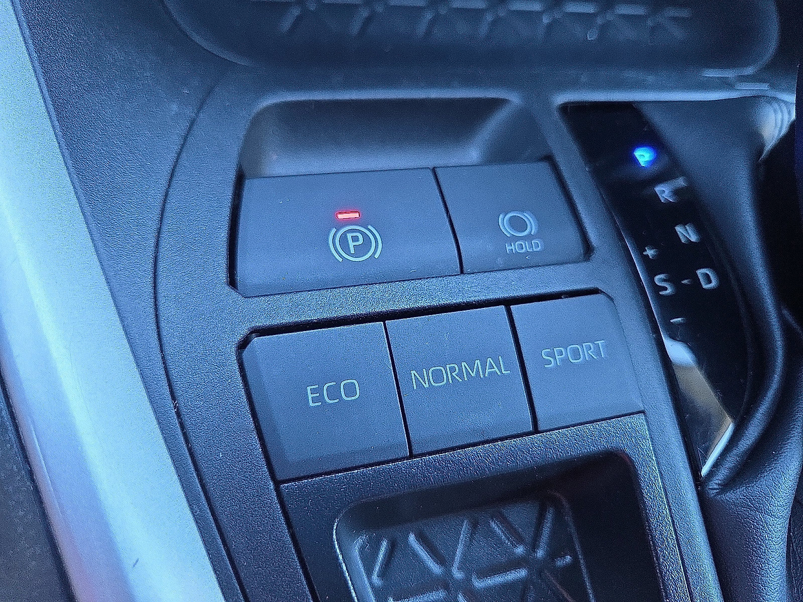 Used 2025 Toyota RAV4 XLE FWD image 20
