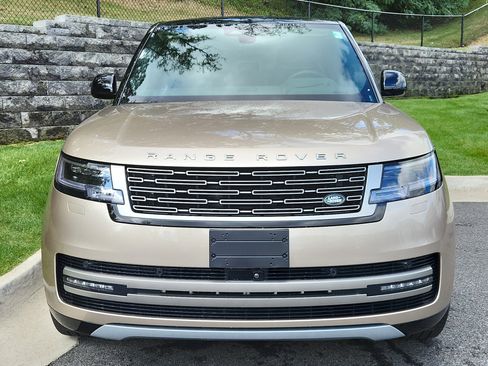 Used 2025 Land Rover Range Rover SE image 8