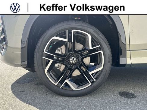 New 2026 Volkswagen Tiguan SEL R-Line AWD/4WD image 11