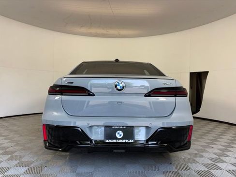 Used 2024 BMW 740i xDrive w/ Premium Package AWD/4WD image 8